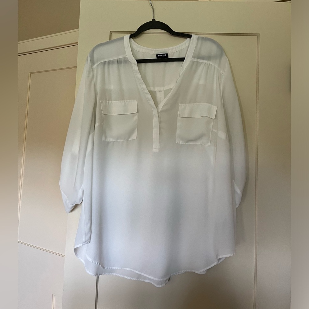 Torrid Harper 3/4 sleeve top size 3 ivory Georgette
